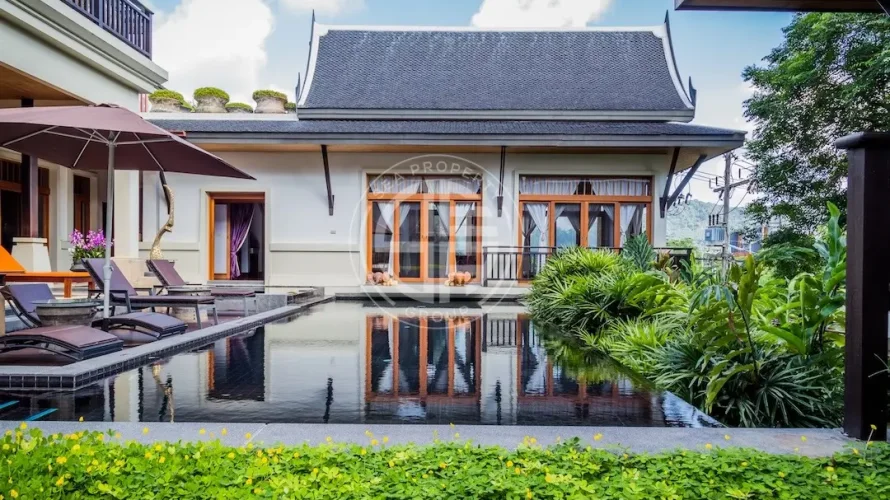 Chalet de 5 dormitorios en Rawai, Thailand No. 689 № 1