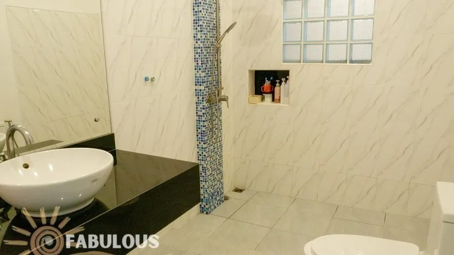 2 bedrooms villa for sale, Rawai, Thailand No. 667