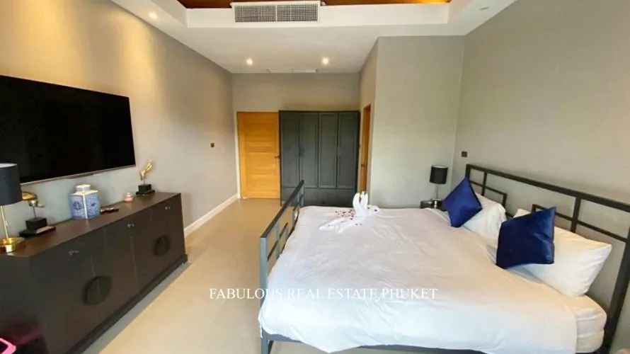 4 bedrooms villa for sale, Rawai, Thailand No. 663 № 8