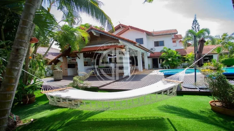 6 bedrooms villa for sale, Rawai, Thailand No. 695