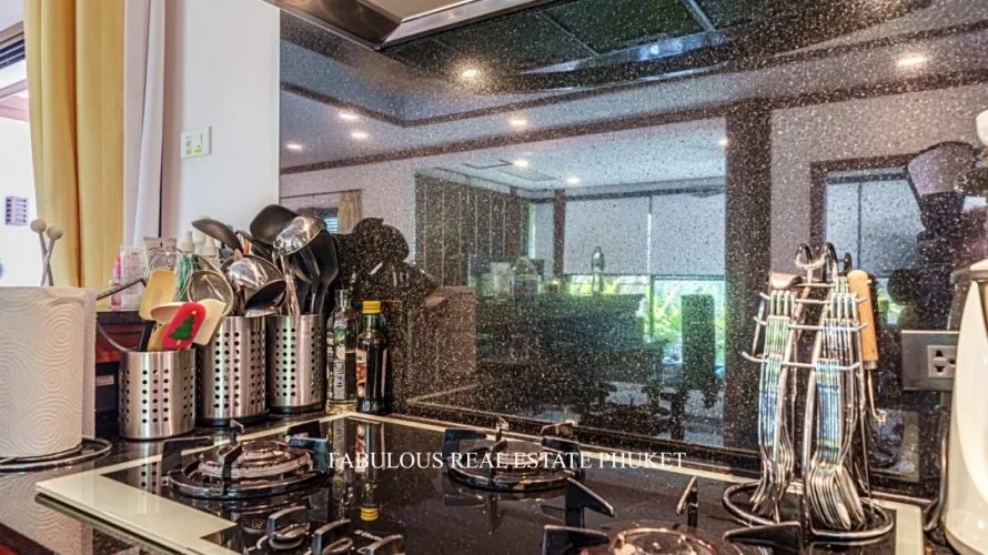 4 bedrooms villa for sale, Rawai, Thailand No. 662 № 11