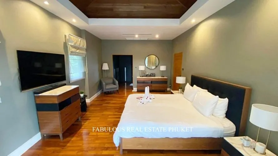 4 bedrooms villa for sale, Rawai, Thailand No. 663 № 13