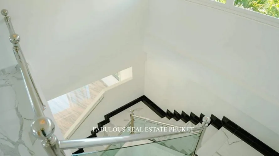 3 bedrooms villa for sale, Rawai, Thailand No. 665 № 1