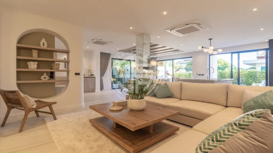 3 bedrooms villa for sale, Rawai, Thailand No. 696