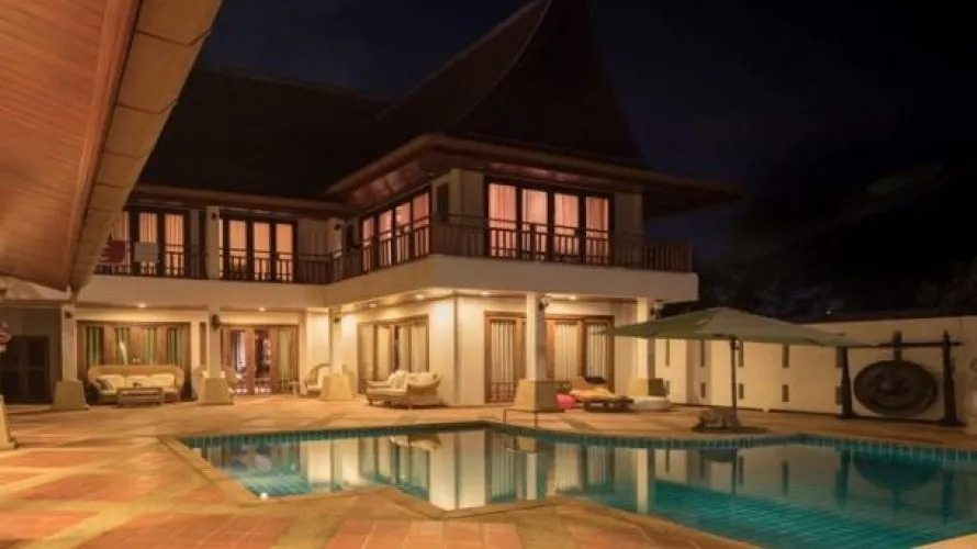 6 bedrooms villa for sale, Rawai, Thailand No. 782 № 1