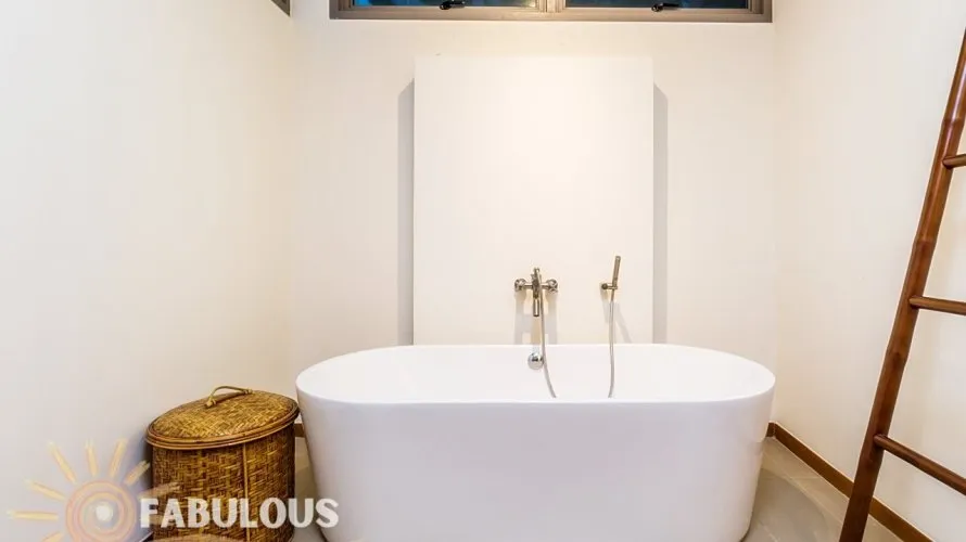 4 bedrooms villa for sale, Rawai, Thailand No. 632