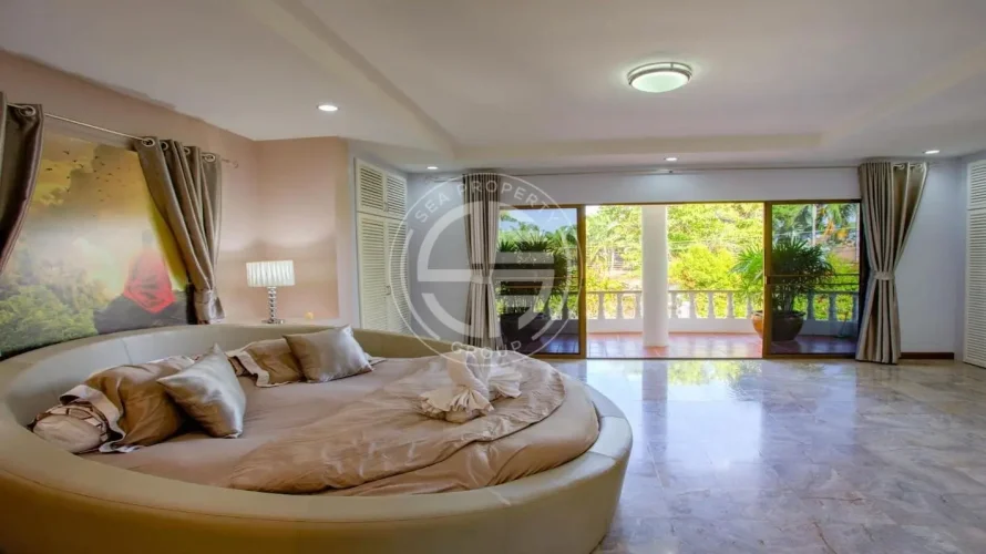 6 bedrooms villa for sale, Rawai, Thailand No. 695 № 1