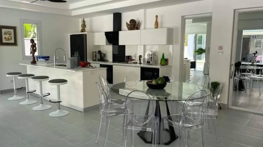5 bedrooms villa for sale, Rawai, Thailand No. 401 № 15