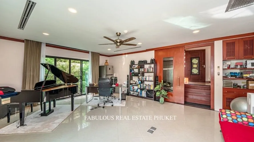 4 bedrooms villa for sale, Rawai, Thailand No. 662 № 14