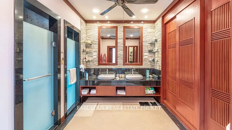 4 bedrooms villa for sale, Rawai, Thailand No. 662 № 8