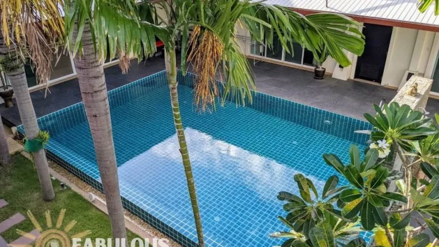 5 bedrooms villa for sale, Rawai, Thailand No. 651