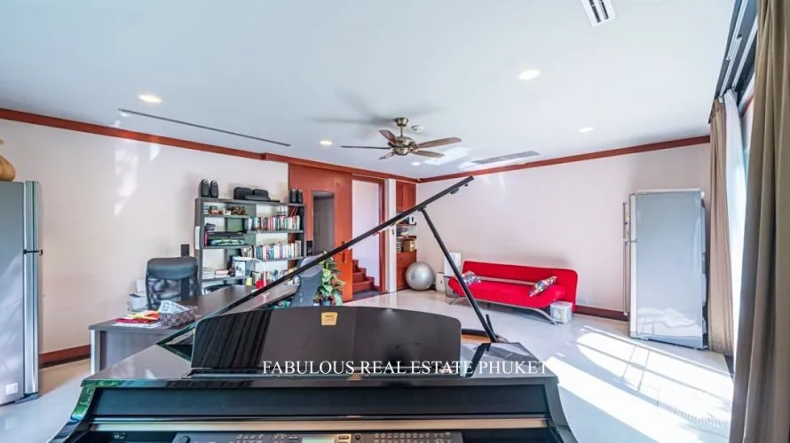 4 bedrooms villa for sale, Rawai, Thailand No. 662 № 1